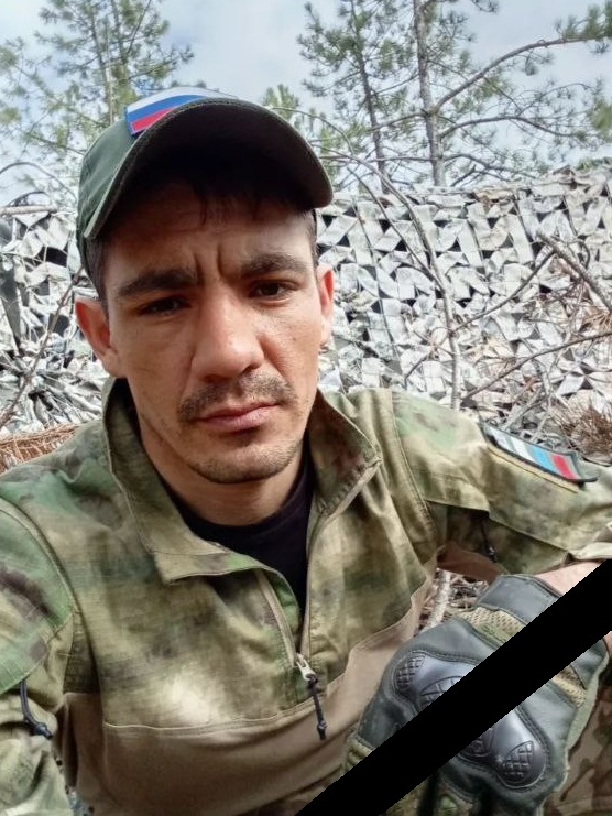 Никитин Руслан с лентой.jpg