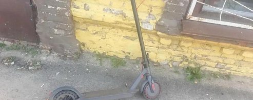 «Лихачи» на тротуарах: в Аркадаке самокатчик сбил пешехода