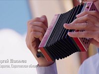 Саратовский гармонист исполнил популярную песню «Наш сосед»