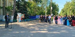 Благодарственными письмами администрации района награждены аркадакские выпускники-медалисты и их родители