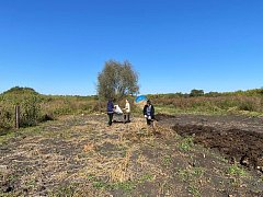 Аркадакские волонтёры-медики побывали с трудовым десантом на участке ветерана труда