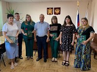 Семьям погибших аркадакских участников СВО вручены Книги памяти Саратовской области