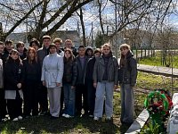 Юные аркадакцы благоустроили территорию мемориала