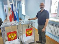 Артист, скульптор и художник рассказали, зачем пришли на избирательные участки
