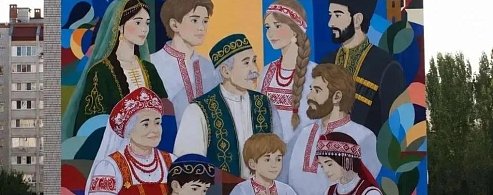 В Энгельсе завершились работы по созданию мурала «Лица одной страны»