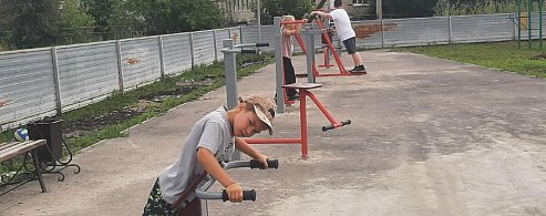 Семёновские дети отмечают День физкультурника