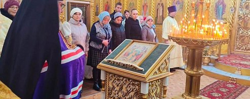 В Аркадакском храме Вознесения Господня освящены новые иконы