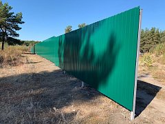 В Аркадаке завершилась работа по ограждению городского кладбища 