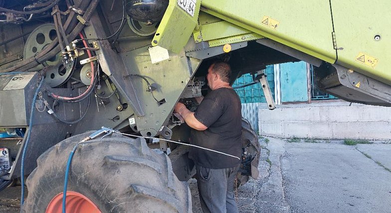 Земледельцы Аркадакского района ведут уход за посевами и готовятся к уборке урожая
