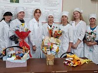 Первокурсники Аркадакского медколледжа соревновались в изготовлении необычных осенних букетов 