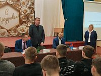 Диалог поколений: встреча аркадакских студентов с героем спецоперации Дмитрием Лыгиным