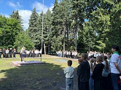 В выходные в лагерь «Голубая ель» заехали дети