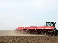 Аркадакские аграрии сеют озимую пшеницу с внесением удобрений