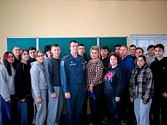 Встреча со спасателем вдохновила аркадакских студентов продолжить путь к высшему образованию