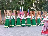 В аркадакском сквере Юбилейный звучали песни и исполнялись танцы