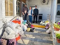 Жители Большежуравского муниципального образования поделились урожаем с военными