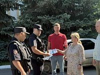 Полиция и дружинники в Аркадаке учат горожан противостоять мошенникам