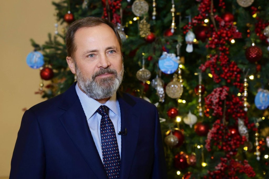 Игорь Комаров поздравляет жителей с наступающим Новым годом и Рождеством.jpg Игорь Комаров поздравляет жителей с наступающим Новым годом и Рождеством.jpg