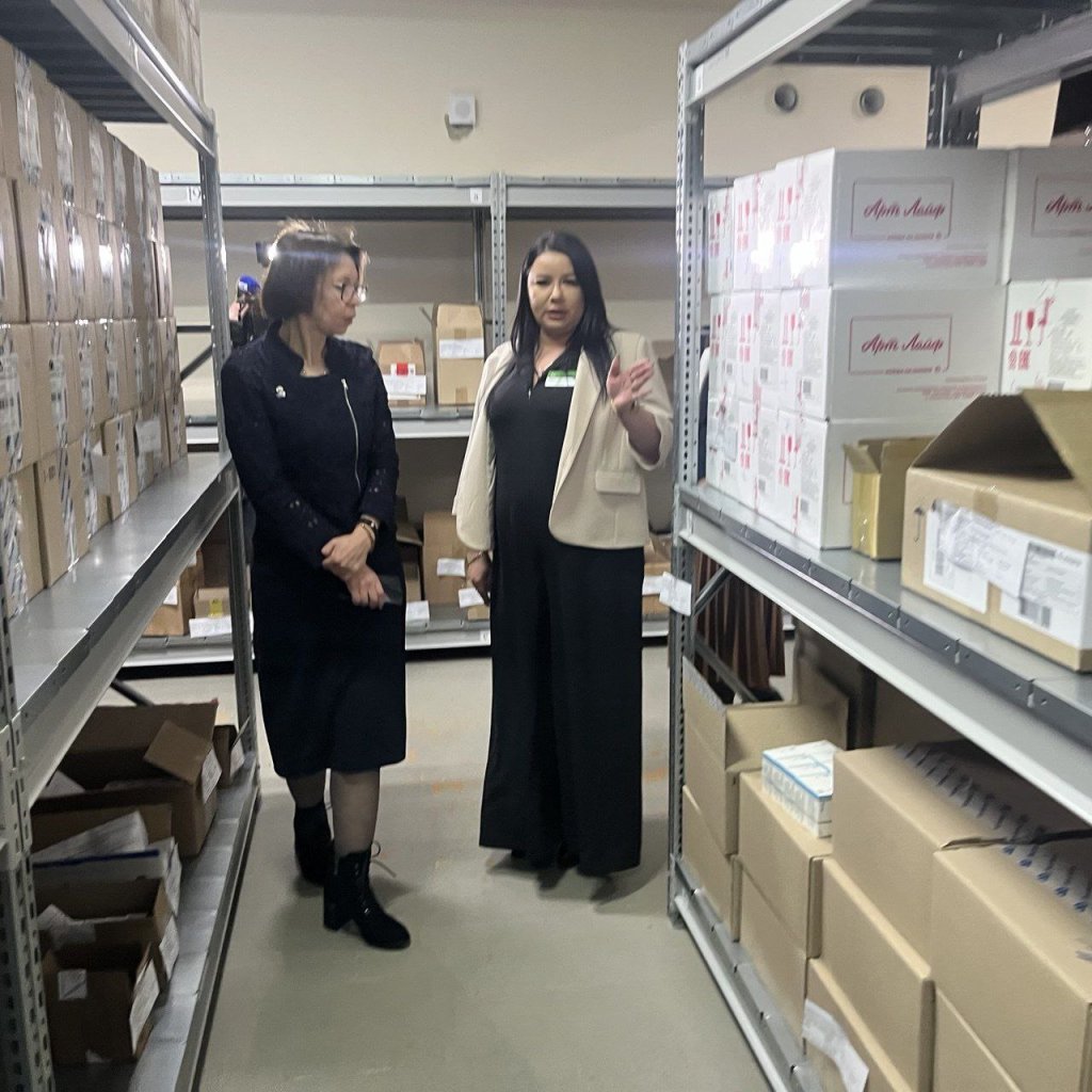 Главы регионального минздрава и Росздравнадзора не нашли залежавшихся лекарств на аптечном складе 1.jpg