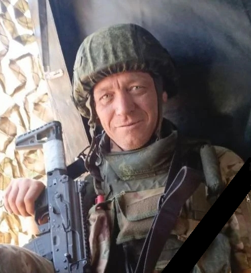 Махалин Константин с лентой.png