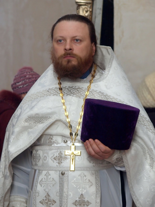 отец михаил.png