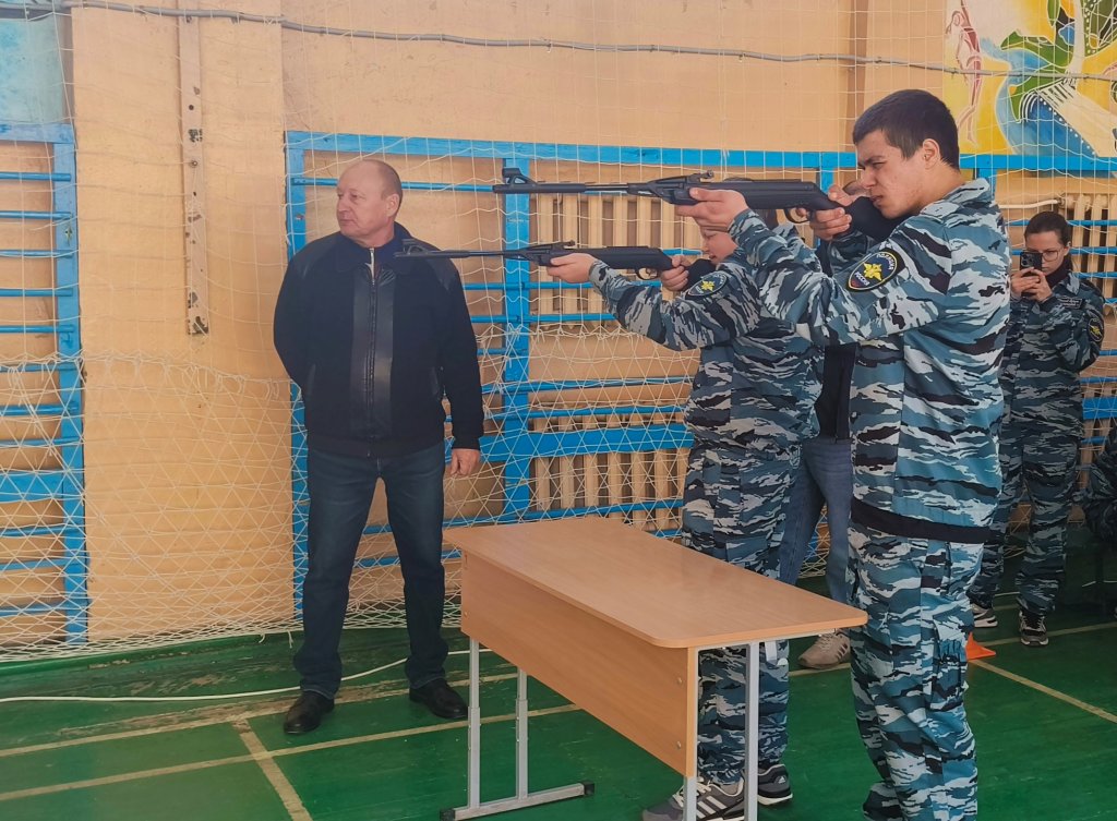 Ребята в форме.jpg