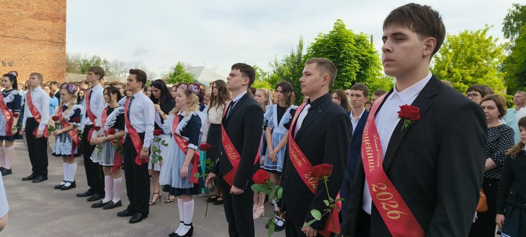 стоят все.jpg