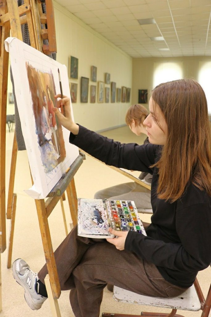 Студенты Боголюбовки штурмуют конкурс театральных афиш.jpg