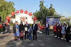 В Аркадаке прошла торжественная церемония смены экспозиции Доски почета "Лучшие семьи Аркадакского района"