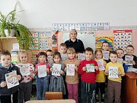 Дорожный инспектор побывал в гостях у дошколят