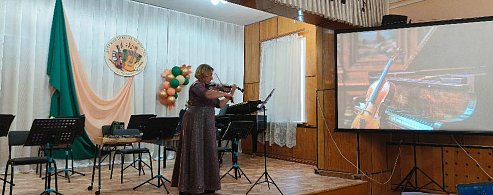 В Аркадакской детской школе искусств прошла музыкальная гостиная «История скрипичного искусства: путешествие сквозь эпохи». 
