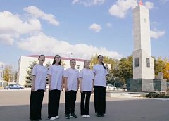 Юные аркадакские вокалисты вместе с творческой молодёжью региона спели  гимн России 