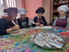 В Аркадаке волонтёры вместе с детьми готовили пряники для раненых солдат