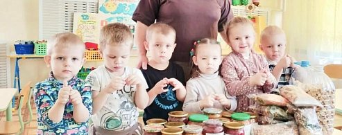 Аркадакские малыши  собрали посылку для защитников