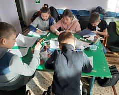 Дети из села Семёновки адресовали свои аппликации солдатам Российской армии