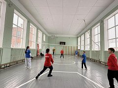 Встречи на волейбольной площадке аркадакские школьники посвящали празднику 23 февраля 