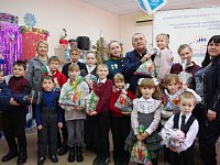 Василий Кравцов подарил аркадакским детям радость и заботу 