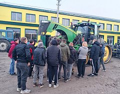 Юноши Аркадакского техникума механизации сельского хозяйства побывали в одном фермерском хозяйстве района