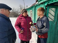 В Аркадакском районе в праздничные дни представители власти навестили семьи мобилизованных