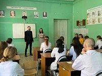 Главный врач Аркадакской районной больницы обсудил вопрос трудоустройства с выпускниками медколледжа