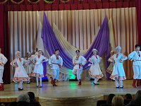 Весеннее настроение, песни и танцы дарили аркадакским женщинам творческие коллективы районного Дома культуры