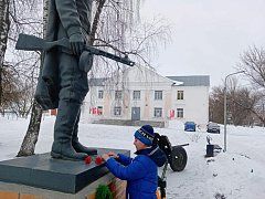 Память погибших защитников Отечества почтили возложением цветов и венков