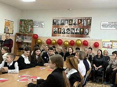 Аркадакские школьники удивили своих мам необычными поздравлениями 