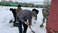 Волонтёрский отряд школьников вышел на трудовой десант