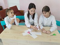 Аркадакские школьники к Дню народного единства сделали голубя мира в технике оригами