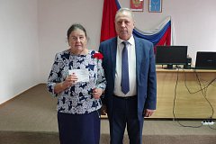 В Аркадаке семьям погибших участников СВО вручили памятные знаки