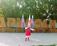 В аркадакском сквере Юбилейный звучали песни и исполнялись танцы