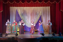 Мелодии весны и слова благодарности звучали для аркадачек с районной сцены