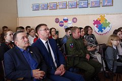 Мужской разговор о мужестве вел со старшеклассниками депутат областной думы Василий Кравцов