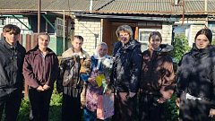 Школьники Аркадакского района поблагодарили ветеранов педагогического труда  